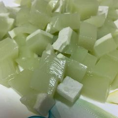 A picture of Pandan coconut jelly.