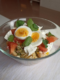 Una foto de Ensalada completa y muy rica