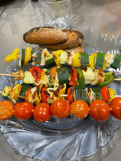 Una foto de Brochetas de verduras a la plancha con el grill Lékue