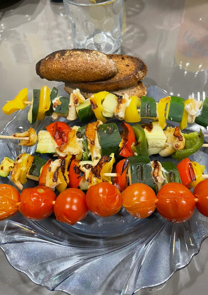 Una foto de Brochetas de verduras a la plancha con el grill Lékue