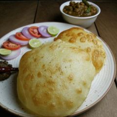 A picture of Chole Bhature.