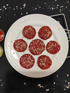 हेल्दी बीटरूट ओट्स टिक्की रेसिपी मुख्य फोटो