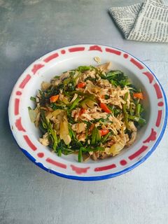 Foto resep Tumis Kangkung Ayam Suwir
