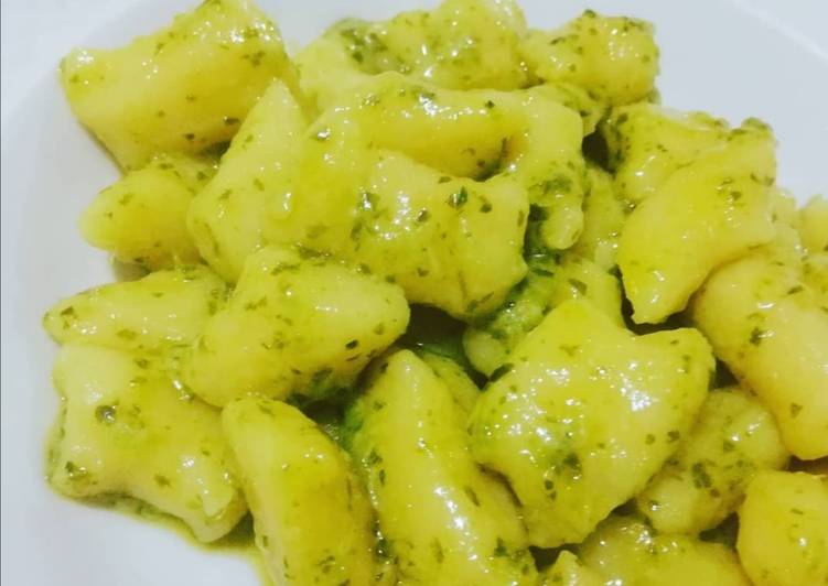 Simple Way to Prepare Quick Gnocchi al pesto