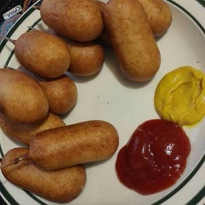 Banderillas o Corn dogs Receta de Hanna Hurtado ⭐- Cookpad