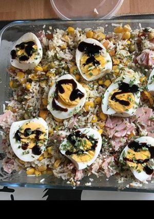 Une photo de Salade riz jambon petits pois maïs carottes et œufs durs