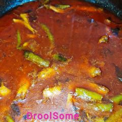 A picture of Anchovy mud pot fish curry.