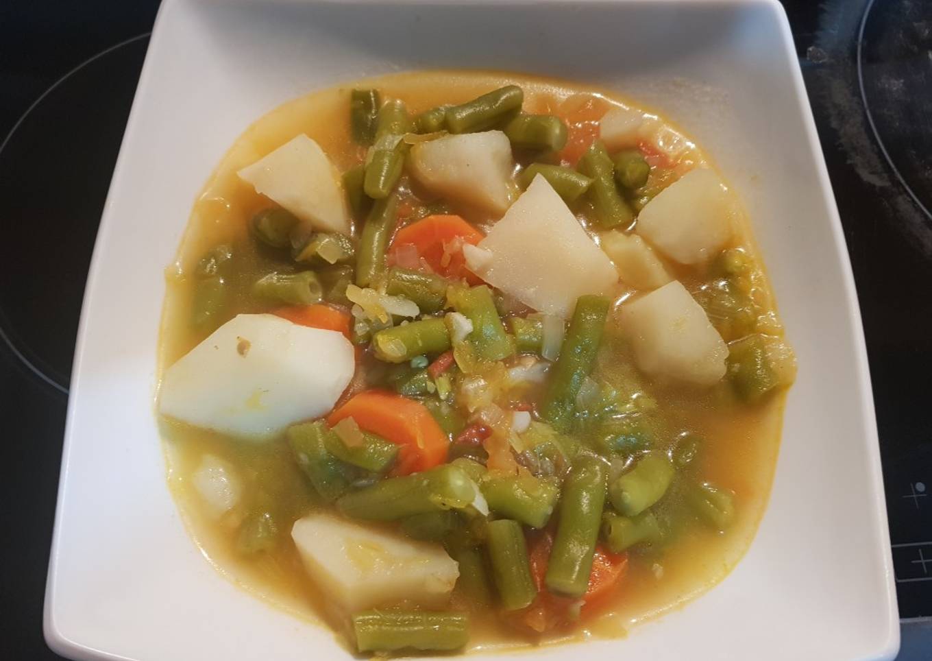 Judías verdes (habichuelas) con papas y verdura