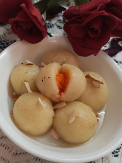 सूजी रसगुल्ला (Suji Rasgulla recipe in Hindi) रेसिपी मुख्य फोटो
