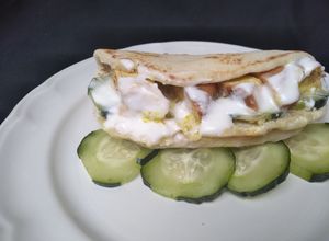 Una foto de Kebab de pollo