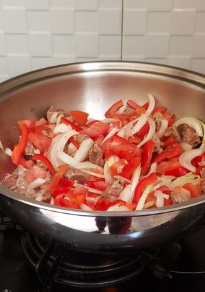Una foto de 😋 Espaguetti con carne y verduras