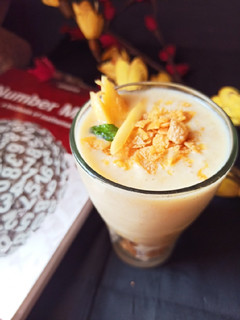 A picture of Mango Cornflakes Smoothie.