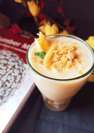 A picture of Mango Cornflakes Smoothie.