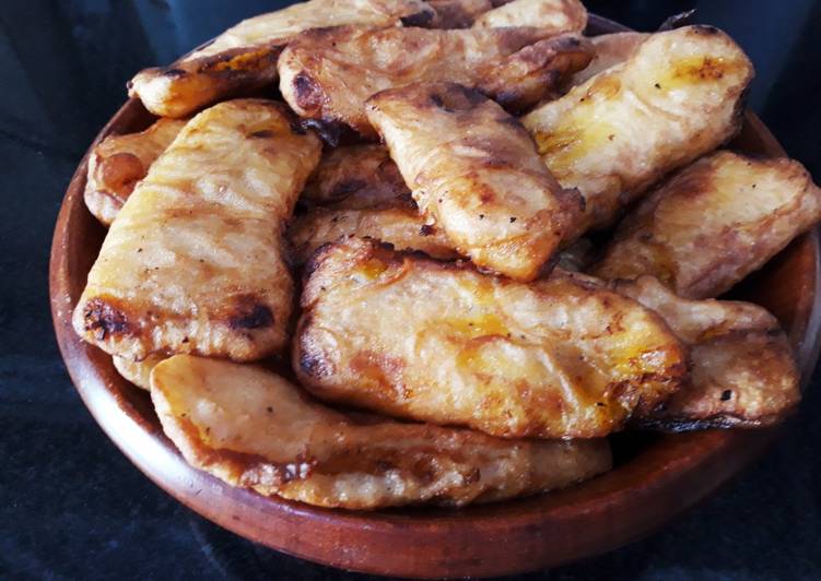 Banana fritters (Kerala pazham pori)