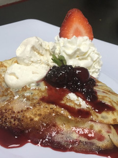 Una foto de Crepas de frutos rojos 🍓🍒