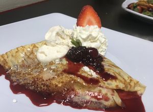 Una foto de Crepas de frutos rojos 🍓🍒