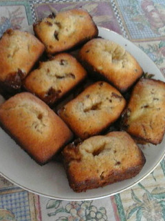 Una foto de Mini tortas de dulce de batata con choco y naranja