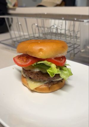 A picture of Classic Cheeseburger.