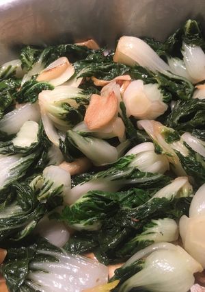 A picture of Baby Bok Choy with garlic.