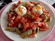 Una foto de ensalada de alcachofas