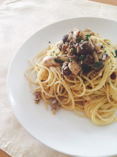 A picture of Spaghetti with oil sardine and mashroom.