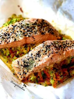 Una foto de Salmón en papillote