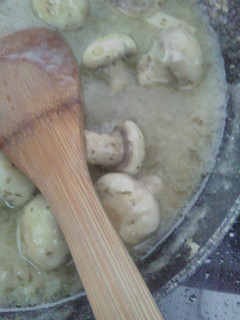 Una foto de Champis en salsa