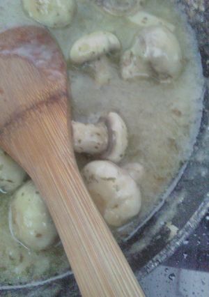 Una foto de Champis en salsa