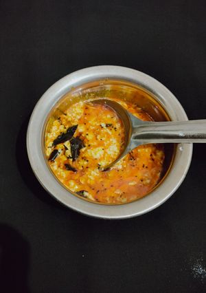 દહીં તિખારી(dahi tikhari recipe in Gujarati) રેસીપી મુખ્ય ફોટો