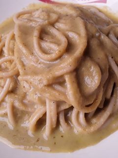 Una foto de Espaguetti🍝 en salsa cremosa de pimiento verde🍝