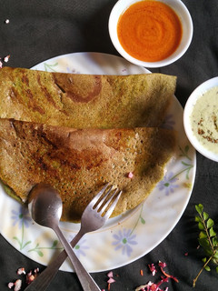मूंग दाल डोसा विथ चटनी (Moong Dal Dosa with Chutney रेसिपी मुख्य फोटो