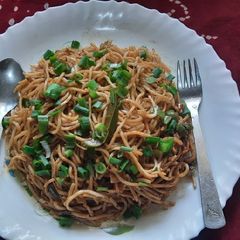A picture of Veg hakka noodles.