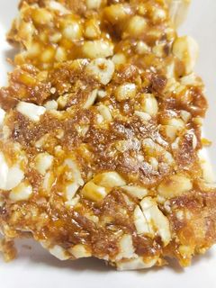 શીંગ ની ચીક્કી (Shing ni chikki recipe in Gujarati) રેસીપી મુખ્ય ફોટો