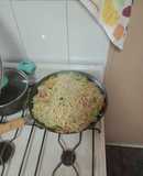 Tallarines con verduras salteadas y pollo