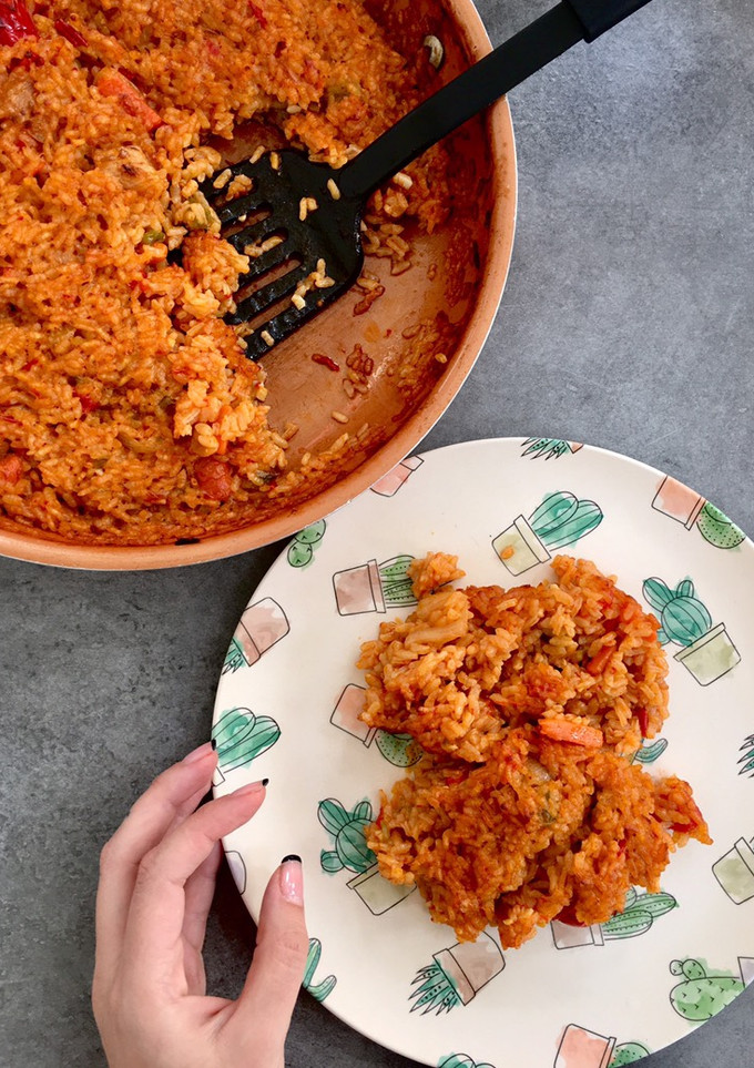 Una foto de Arroz rojo vegetariano 🥕🍅