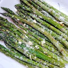 A picture of Garlic Parmesan Asparagus.