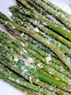 A picture of Garlic Parmesan Asparagus.