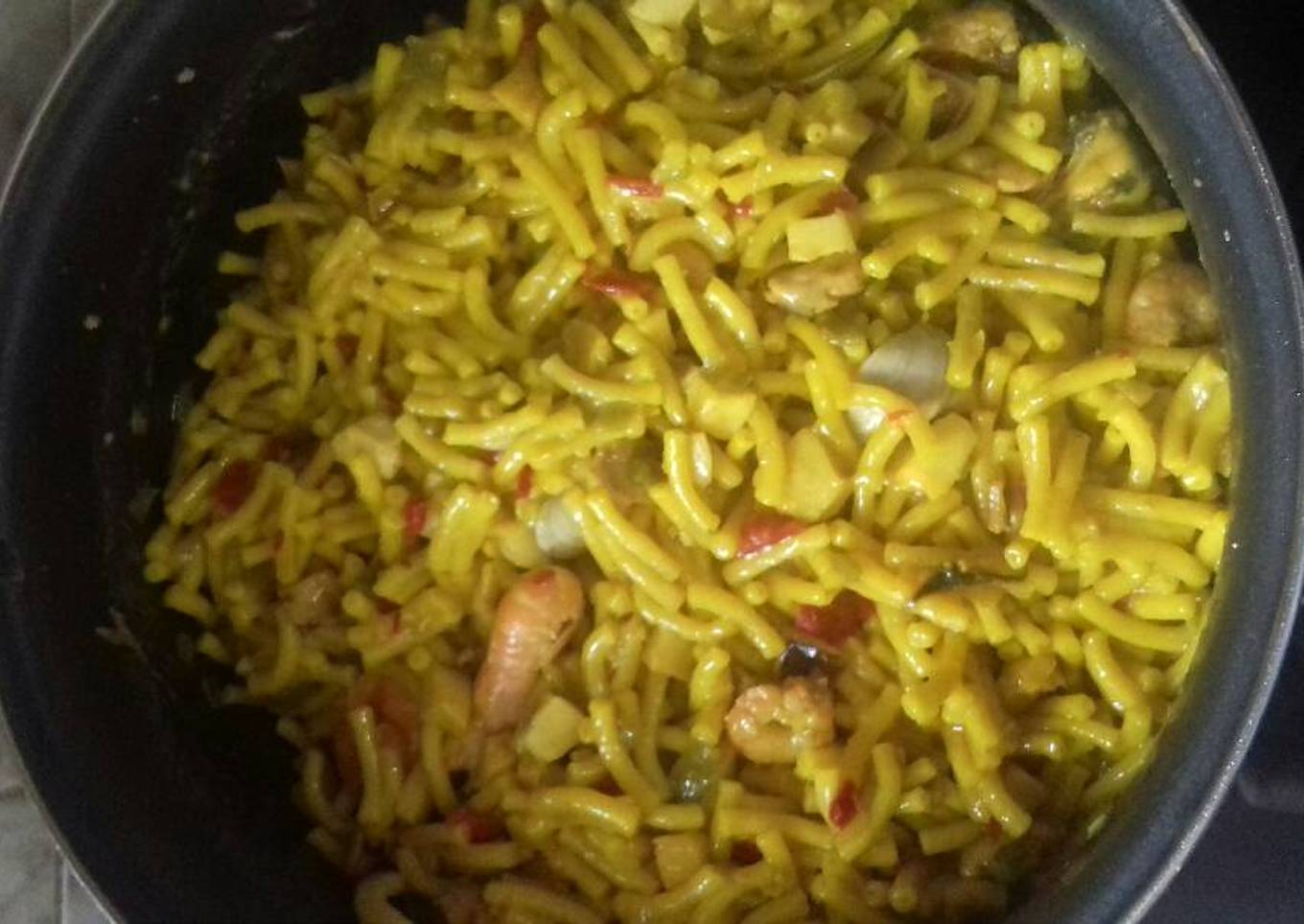 Fideuá de marisco en olla