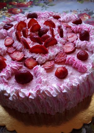 Glutén- és laktózmentes túrós-epres torta recept fotója