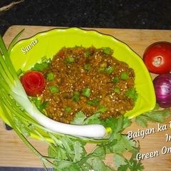 A picture of (Brinjal)Baigan ka Bharta in Green Onions.