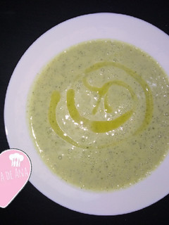 Una foto de Crema de calabacín con quesitos