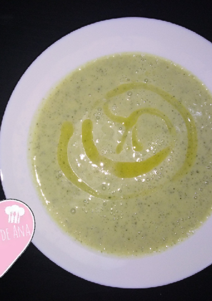 Una foto de Crema de calabacín con quesitos