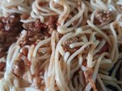 Una foto de salsa de tomate con pimentón