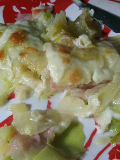 Una foto de Pastel de patata y mortadela y calabacín #recetasdefindemes