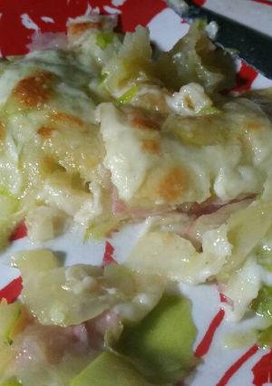 Una foto de Pastel de patata y mortadela y calabacín #recetasdefindemes