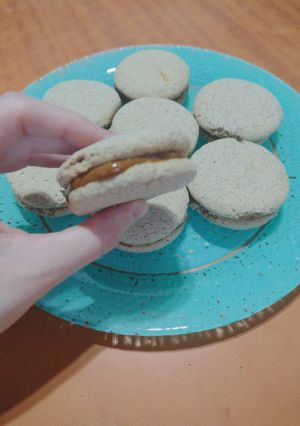 Una foto de Alfajores de nuez, maicena y avena