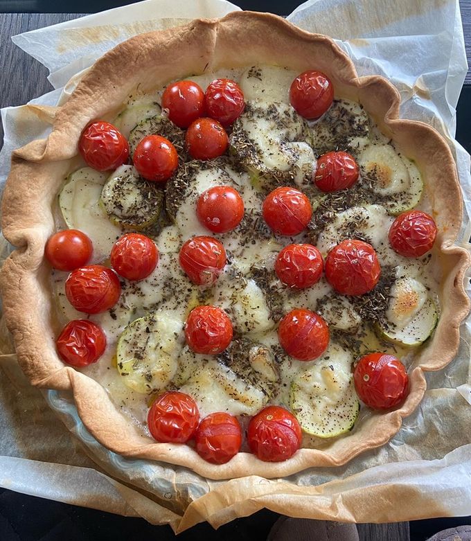 Une photo de Tarte d’été tomates et courgettes