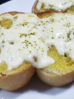 Una foto de Pan al ajo especial
