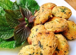 Hình của món Chả đậu hũ tía tô lá lốt.