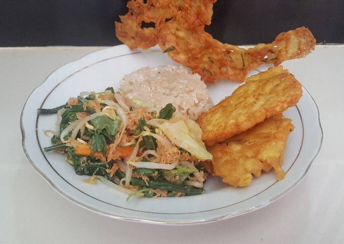 Wajib coba! Resep enak bikin Sayur urap/kluban yang lezat